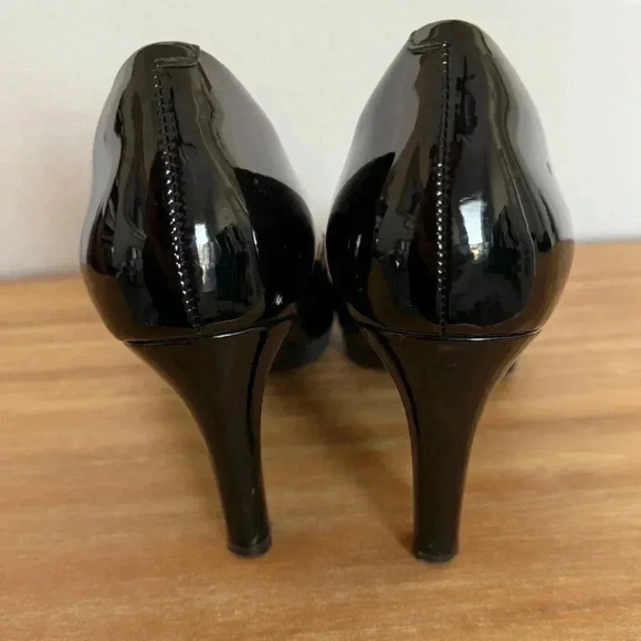 Clarks Black Patent Leather Shiny Pumps Heels Women Size 9.5 Comfort Collection - Picture 4 of 8